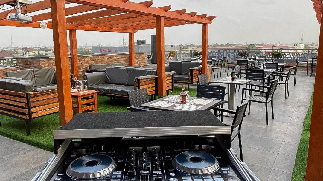Perfecto La Villa Hotel And Suites Lagos Exterior foto