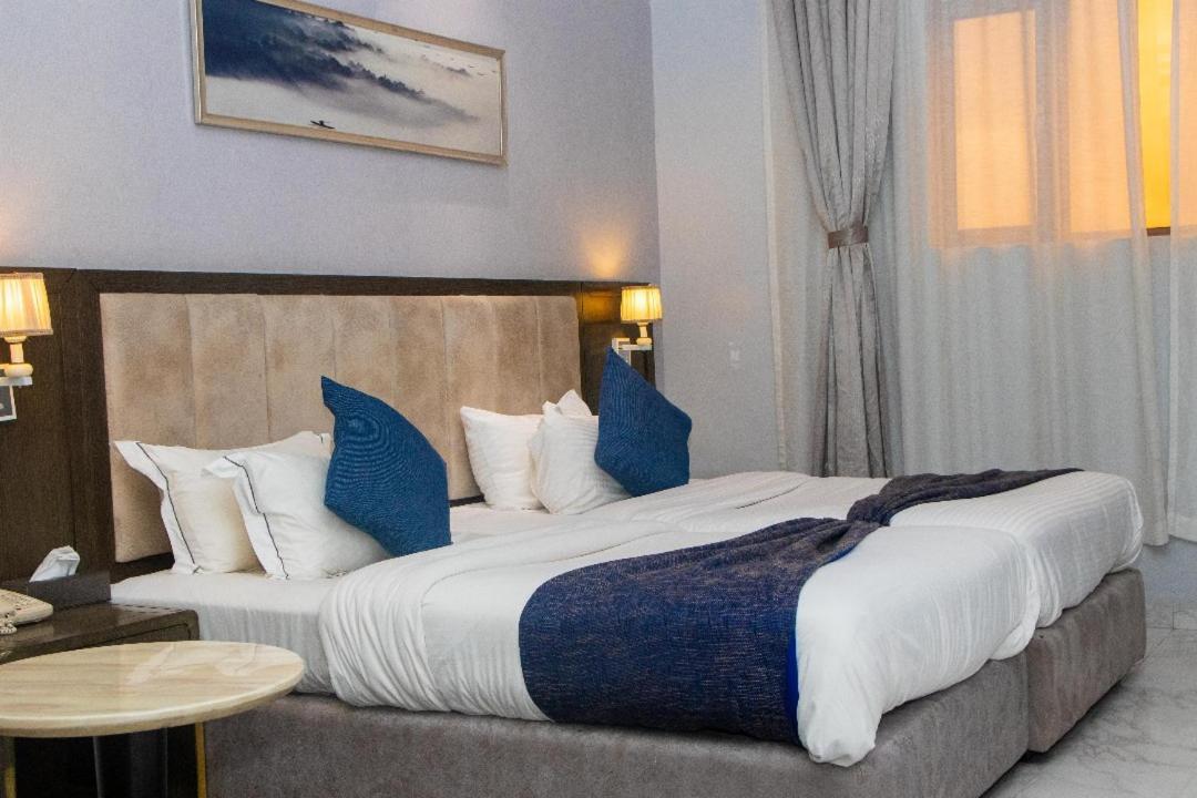 Perfecto La Villa Hotel And Suites Lagos Exterior foto
