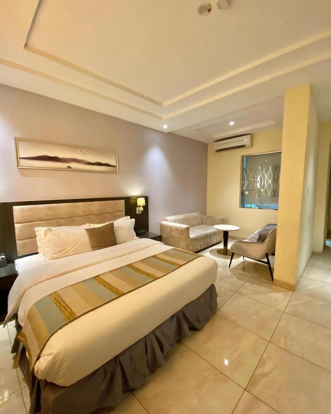 Perfecto La Villa Hotel And Suites Lagos Exterior foto
