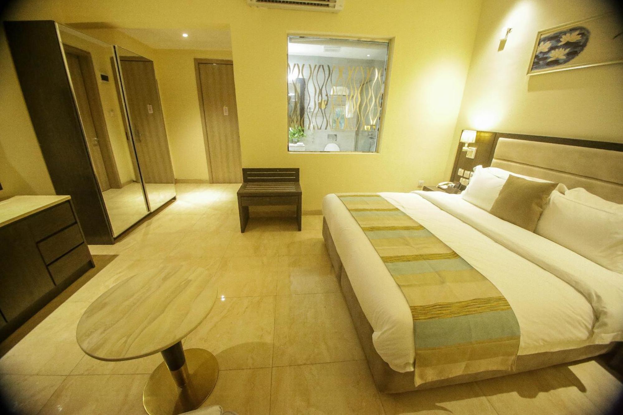 Perfecto La Villa Hotel And Suites Lagos Exterior foto